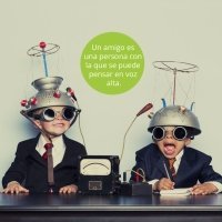 Frases de amistad para niños. Amigos con un teléfono