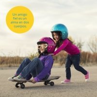 Frases de amistad para niños. Abrazo de amigos