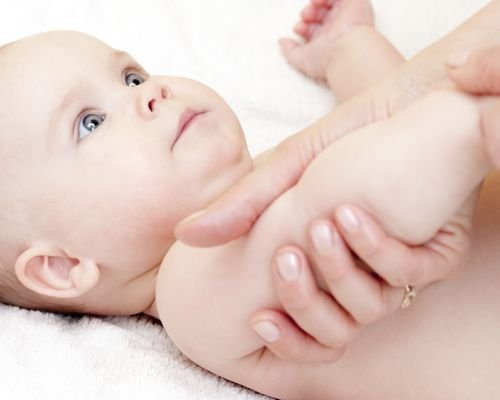 6. Trabaja los bracitos del niño