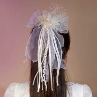 Peinados de Primera Comunión para niñas. Recogido con flor