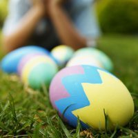 Decorar los huevos de Pascua con el zig-zag