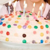 Tarta para el cumpleaños de los niños. Con lacasitos