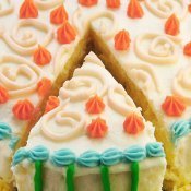 Tarta para el cumpleaños de los niños. Con colores