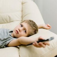 Enseña a los niños a ver la televisión