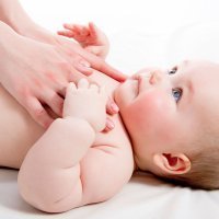 Los beneficios del tacto para el bebé