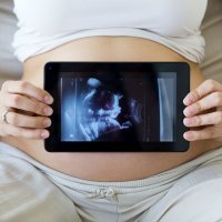 10 cosas que hace el bebé dentro del útero materno