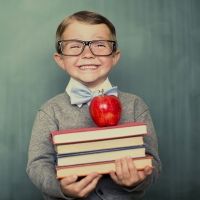 La educación aumenta la felicidad de los niños