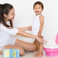 Qué hacer para que el niño aprenda a usar el orinal
