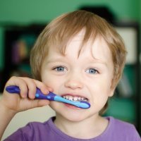 El cepillado de dientes de los niños
