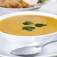 Puré de verduras y pollo para bebés