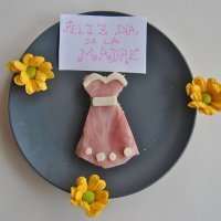Sándwich con vestido primaveral, un regalo del Día de la Madre