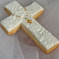 Decorar una galleta de cruz. Receta de Primera Comunión