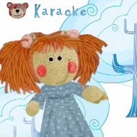 Muñeca vestida de azul. Karaoke del oso traposo