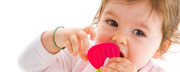 Las molestias de los primeros dientes del bebé