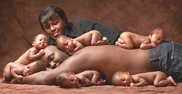 La foto de la familia de los bebés sextillizos