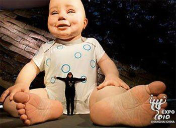 El bebé gigante de España en la expo de Shanghai