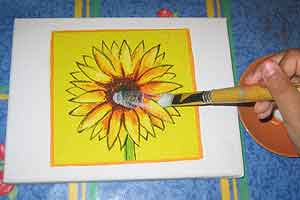 Pincele la servilleta con pegamento