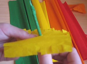 Pasamos el palito por el centro de los pétalos