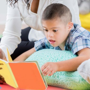 Los mejores métodos para que los niños con discapacidad intelectual aprendan a leer
