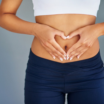 Cómo está el bebé en la barriga de mamá en su semana 4