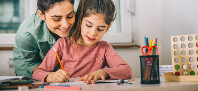 método de estudio de un niño alegre y extrovertido