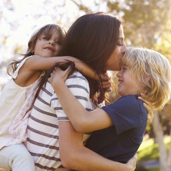 Cómo es la relación de las madres Acuario con sus hijos del signo Capricornio