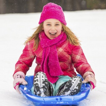 Ropa de nieve para un día en la montaña con los niños