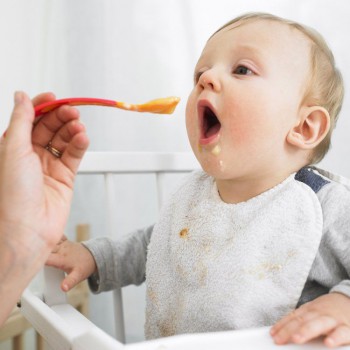 A comer sin manchas...¿qué tipo de babero es más eficaz?