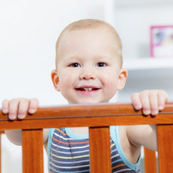 ¿Tu bebé no para quieto? Hazte con un protector de cuna