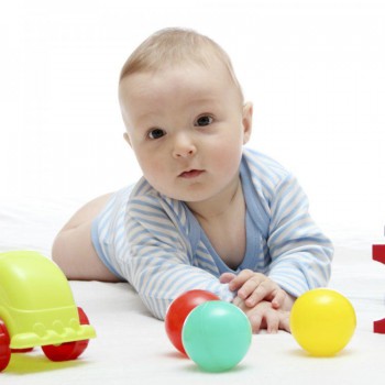 Juguetes para estimular a bebés de 0 a 6 meses, ¡a aprender desde el primer día!