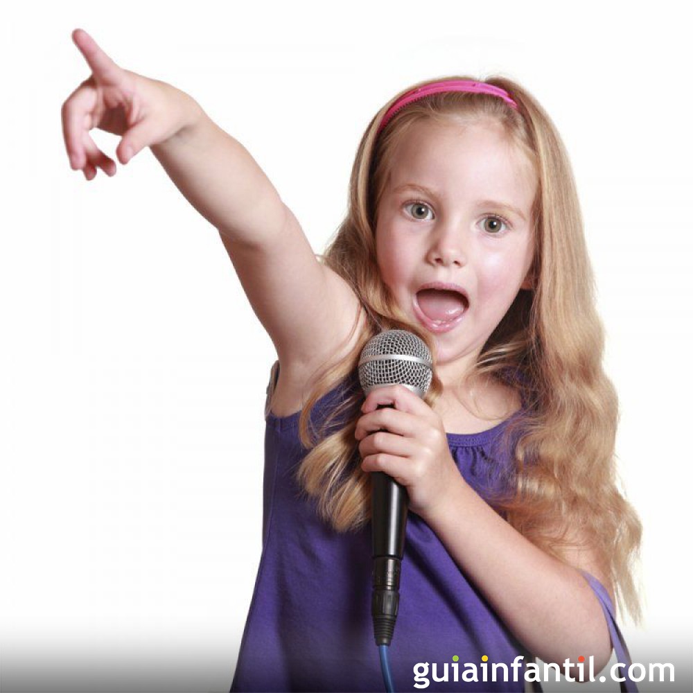 Ребенок вокалист. Девочка с микрофоном. Ребенок с микрофоном. Маленькая девочка с микрофоном. Дети поют.