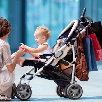 El manillar del carrito del bebé NO es una percha