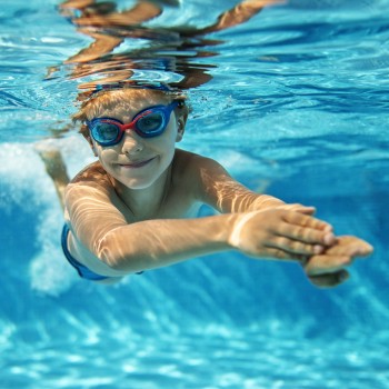 11 juegos para la piscina o alberca muy populares entre los niños