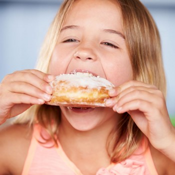 Alimentos que no deben tomar los niños con sobrepeso