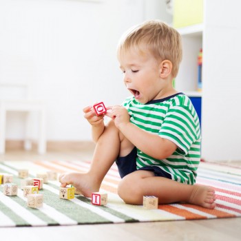 Por qué los niños aprenden más cuando están solos