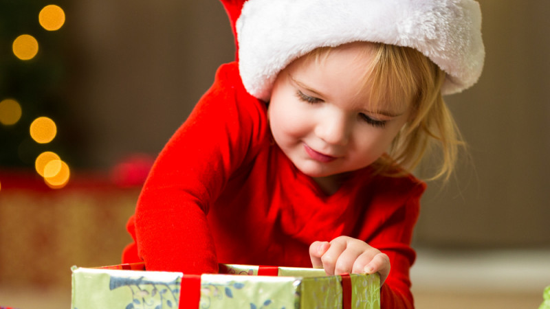 6 consejos Montessori para elegir los regalos de Navidad de los niños