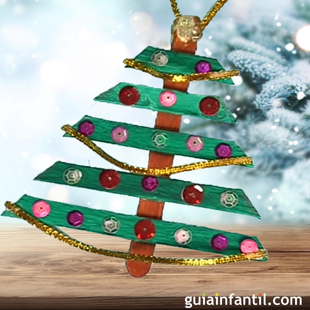 Árbol de Navidad con lentejuelas. Manualidad con palos de helado