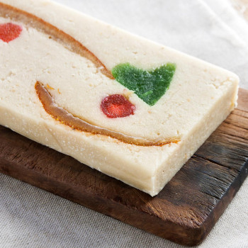 Turrón de mazapán y frutas confitadas