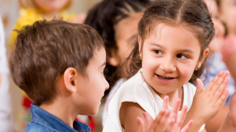 Enseña al niño a ser solidario no solo en Navidad sino todo el año
