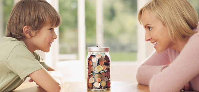 dar dinero a los niños