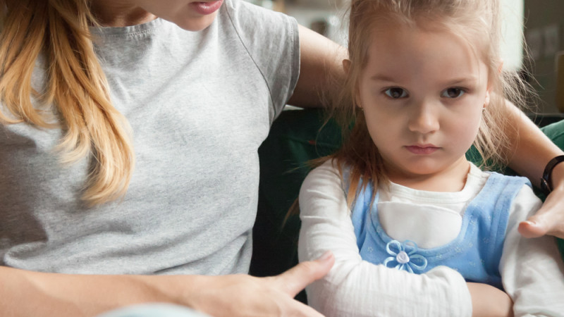 Enseña a los niños a diferenciar qué necesitan de qué desean
