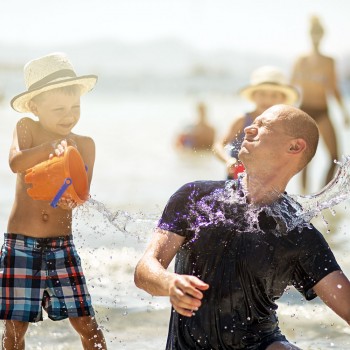 6 juegos para desarrollar la imaginación en la playa con los niños