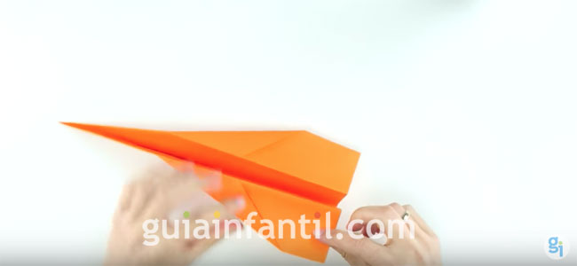 Un avión de papel muy rápido