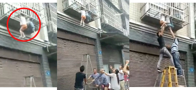 Niños atrapados por el cuello entre barrotes