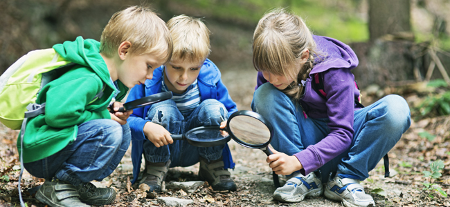 Jugar en la naturaleza con los niños