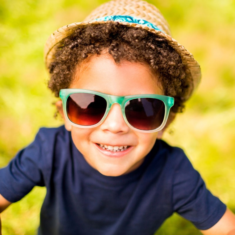 Cómo proteger del sol los ojos de los niños