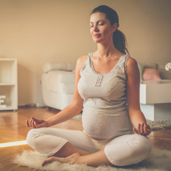 Consejos y ejercicios de yoga para un embarazo seguro