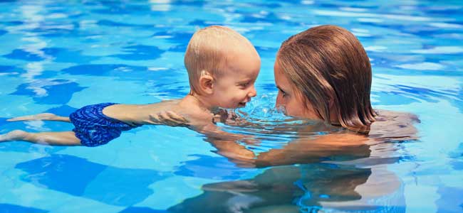 Cómo divertirse con tu bebé en el agua