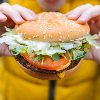 Hamburguesa americana casera, con sabor auténtico