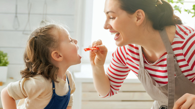 9 geniales trucos de madre para que los niños coman de todo